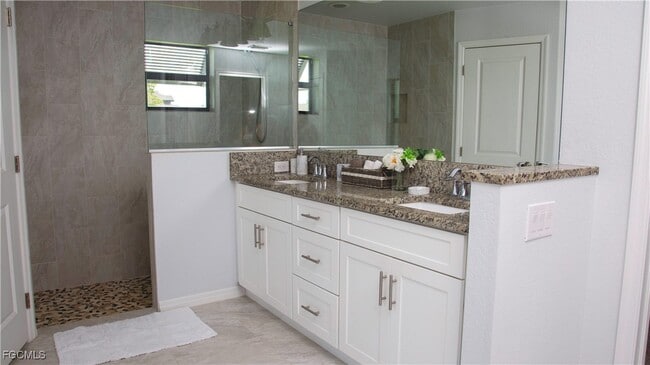 Building Photo - 503 SW 11th Ct