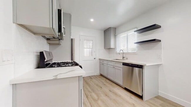 Foto del edificio - 7016 Flight Ave