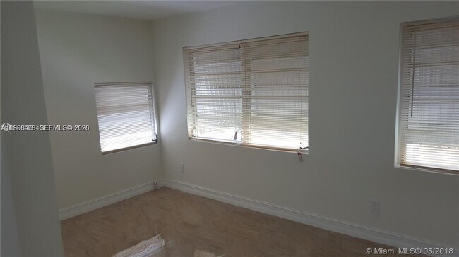 Foto del edificio - 2443 Coolidge St