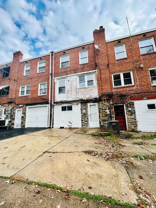 Building Photo - Brand New Three Bedroom Renovation w/ Huge...