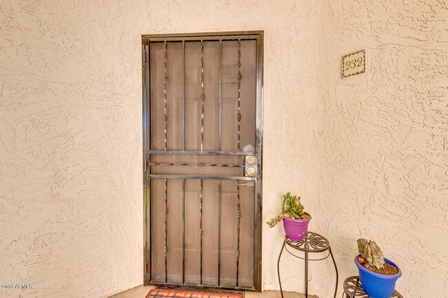 Foto del edificio - 10444 N 69th St
