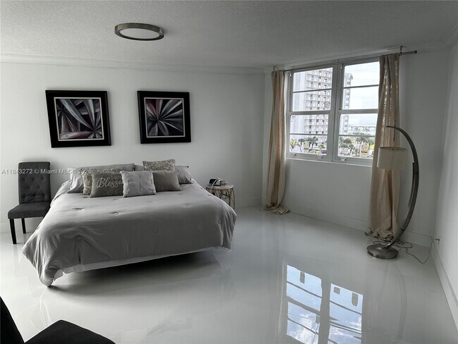 Building Photo - 2851 S Ocean Blvd