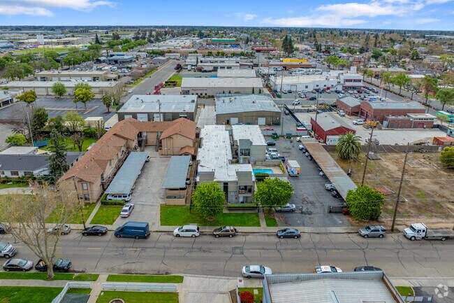 Context aerial - 610 E Pine St