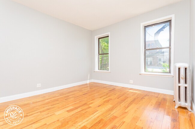 Building Photo - 270 Parkside Ave
