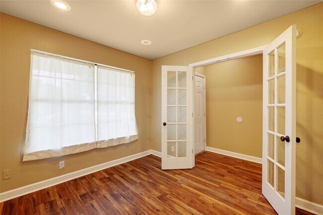Foto del edificio - 136 Holmstrom St