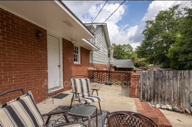 Building Photo - 1825 Coventry Dr