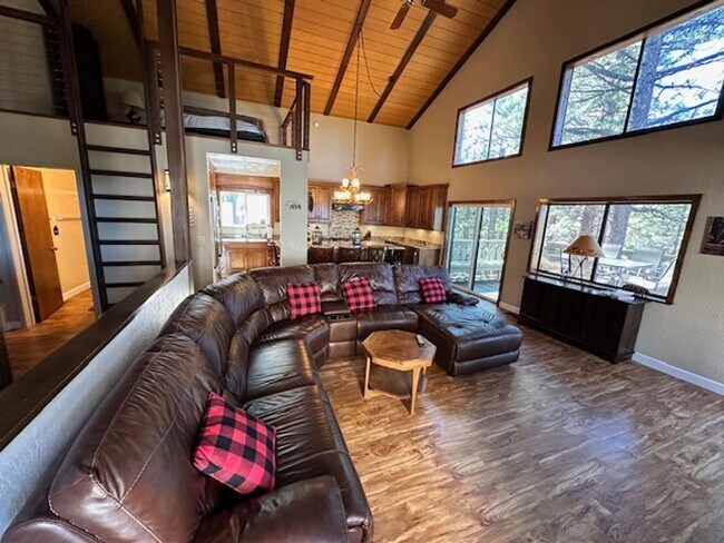 Foto del edificio - Spacious 4Bd pet friendly home available f...