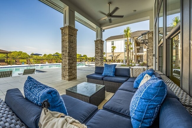 Foto del edificio - The Clarke at Kendall Town Apartments