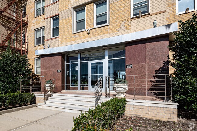 Building Photo - The Barocrest