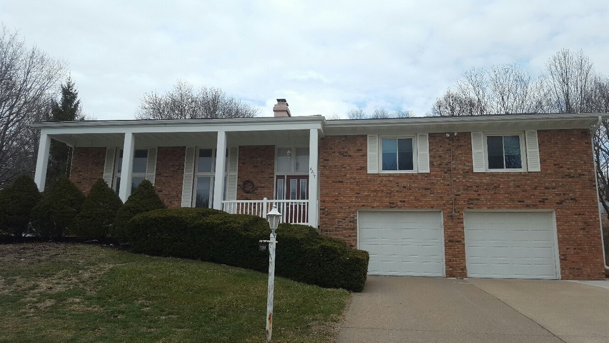 4217 Squire Dr, Bettendorf, IA 52722 House Rental in Bettendorf, IA