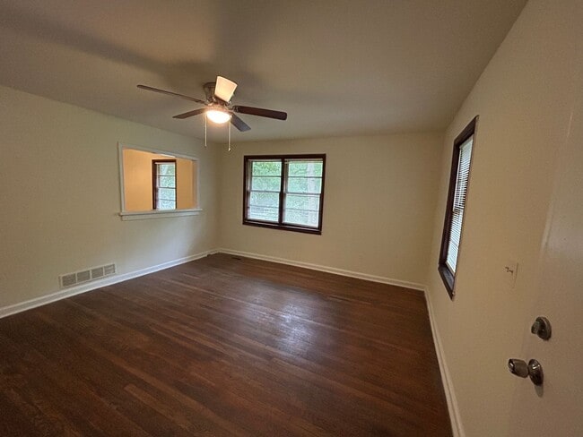 Foto del edificio - MORE PICTURES TO COME! Brick Ranch on Unfi...