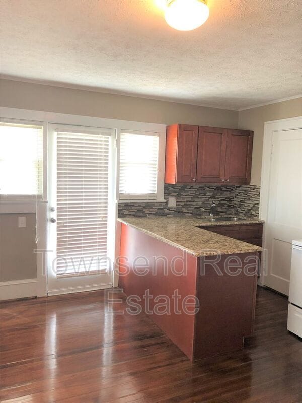 Building Photo - 1525 Fort Bragg Rd