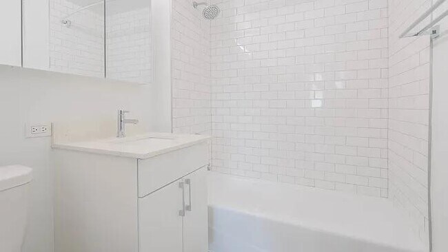 Foto del edificio - 438 W 37th St