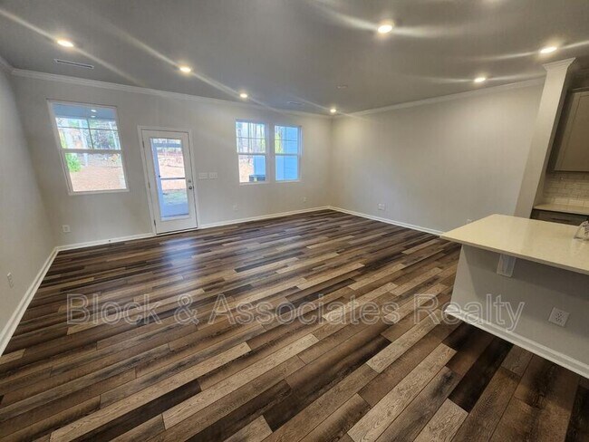 Foto del edificio - 328 Deercroft Dr