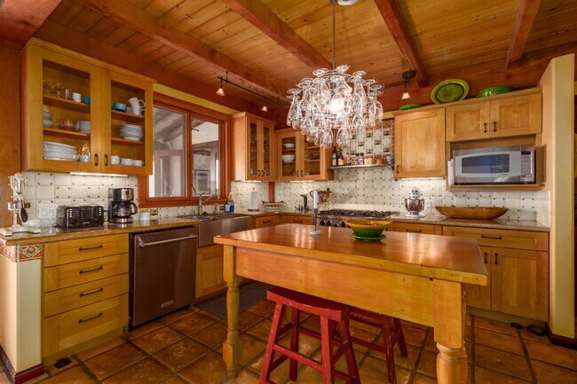 Foto del edificio - Furnished Spacious Hawaii Retreat with Sweeping Ocean Views