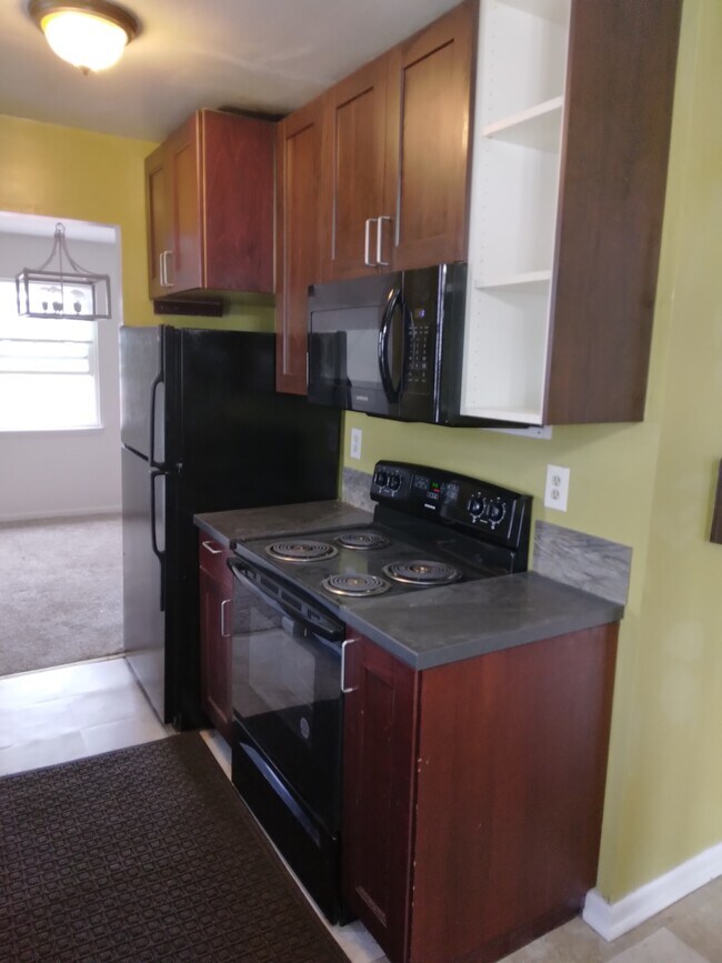 Foto del edificio - 616 Allison St NE