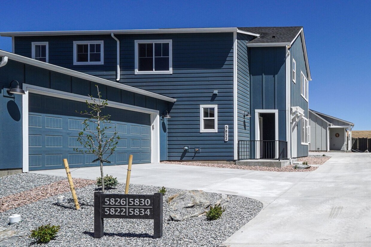 Primary Photo - New 2 Bed 3 Bath Home Off of Dublin and Tu...