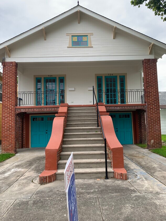 House Front - 724 Monroe St