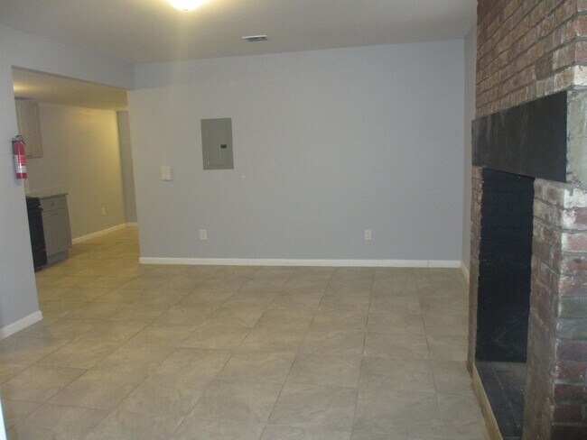 Foto del edificio - 585 Bramhall Ave