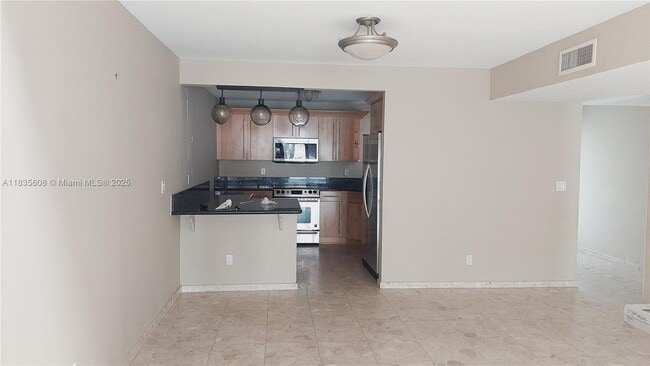 Building Photo - 350 Poinciana Island Dr
