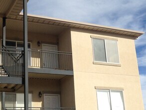 Building Photo - 576 1045