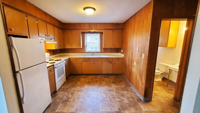 Building Photo - 138 33rd St Dr SE