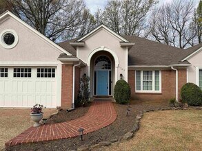 Building Photo - 1565 Dexter Run W