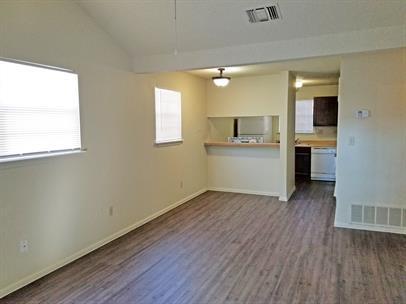 Building Photo - 640 Mill St