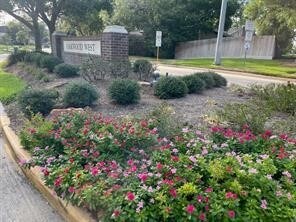 Foto del edificio - 7411 Creekfield Dr