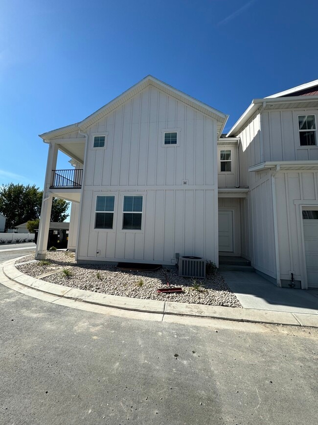 Building Photo - 526 Rizzini Wy