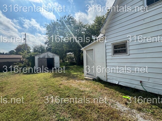 Building Photo - $795 - 2 bed 1 bath - Single Family Home