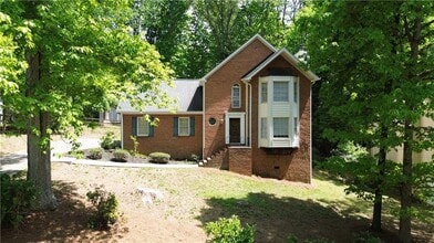 Building Photo - 1359 Willowbrook Dr SW