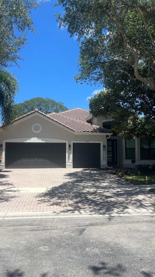 Building Photo - 19305 Skyridge Cir