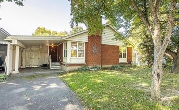 Building Photo - 672 Fraser Ave