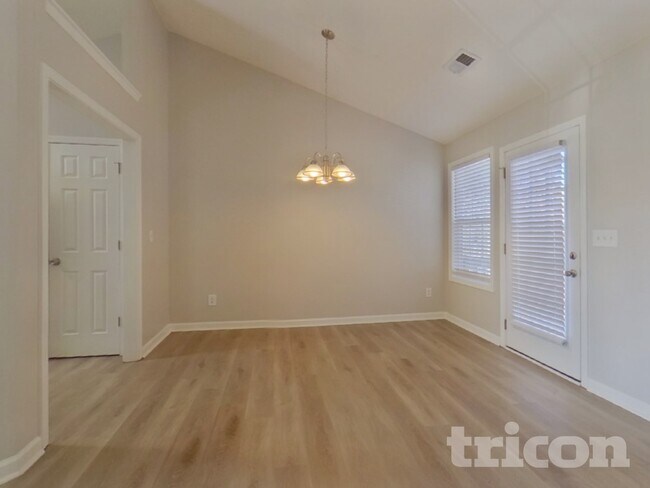 Foto del edificio - 299 Greystone Cir