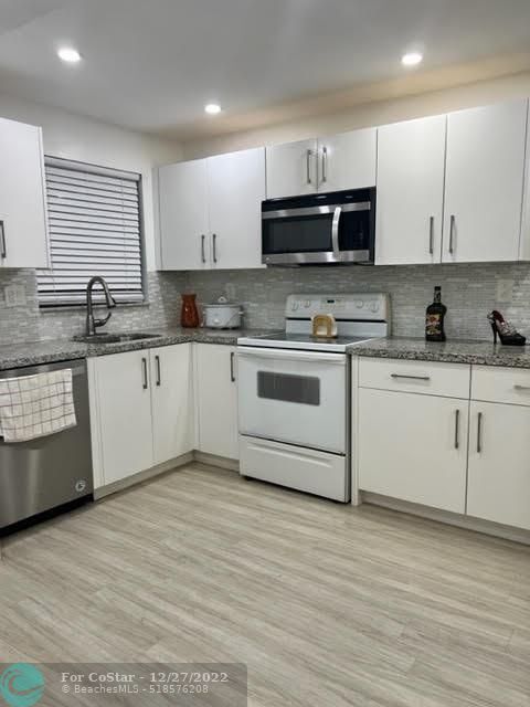 Foto principal - 8595 Sunrise Lakes Blvd