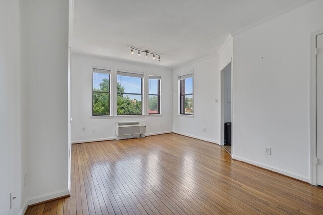 One month free rent with a lease start dat... - One month free rent with a lease start dat... Apartment