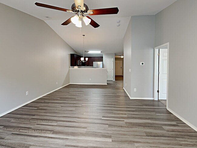 Foto del edificio - 6301 Ziegler Ln