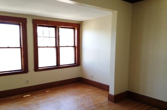 Building Photo - 70 Cresthill Rd