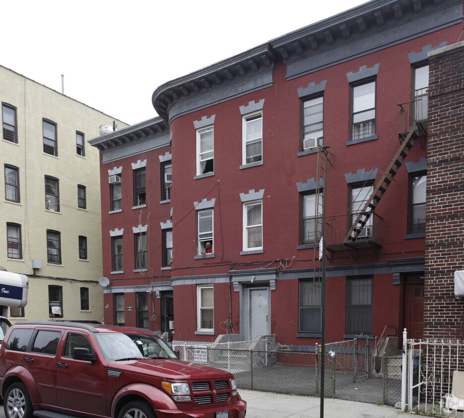 Building Photo - 832 Rogers Ave