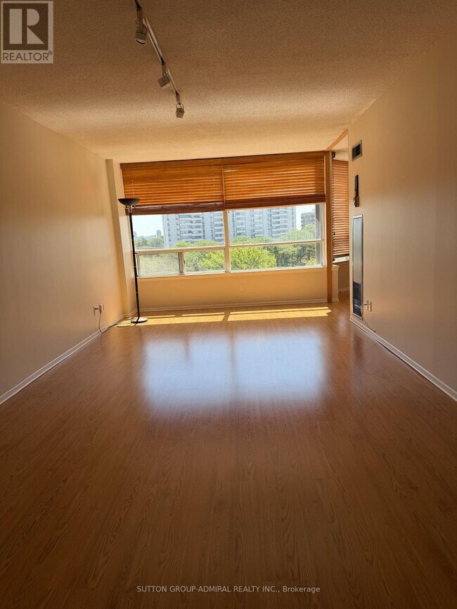 Photo du bâtiment - 1101 Steeles Ave W