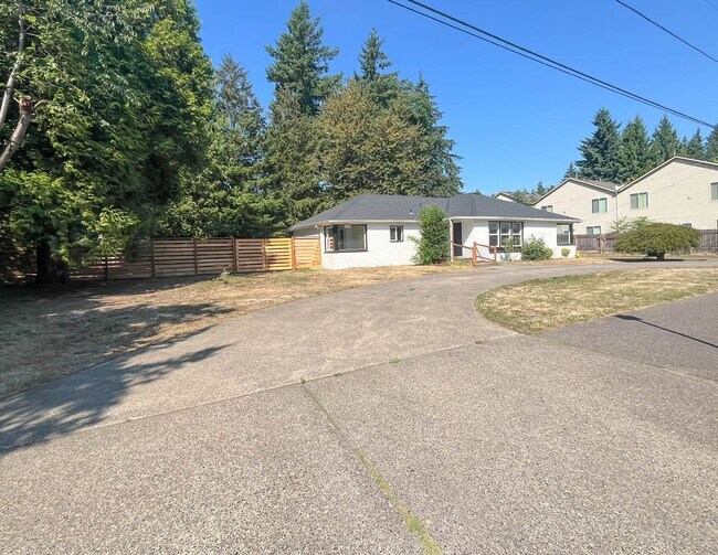 Foto del edificio - Charming NE Portland Apartment Near Parks, Shops & Transit