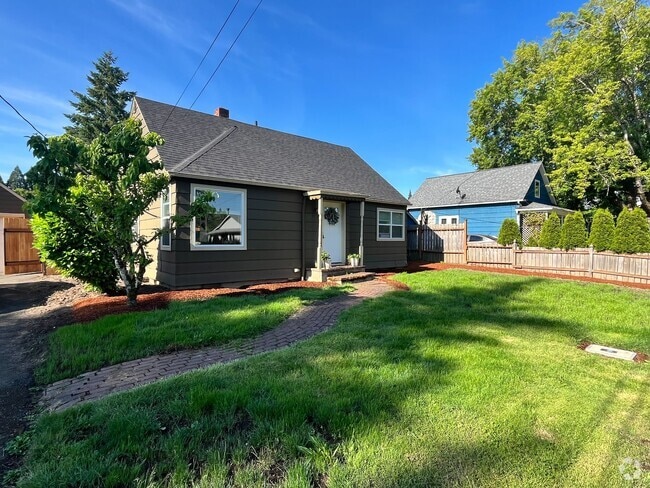 Building Photo - 1730 SE Maple Ct