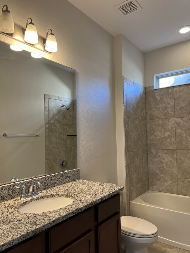 Foto del edificio - 17392 Bal Harbour Dr