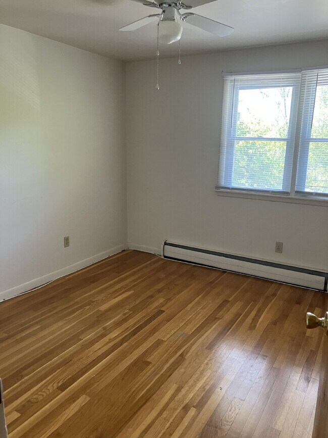 Foto del edificio - 3 bedroom 1900 sq ft house for rent in Fai...
