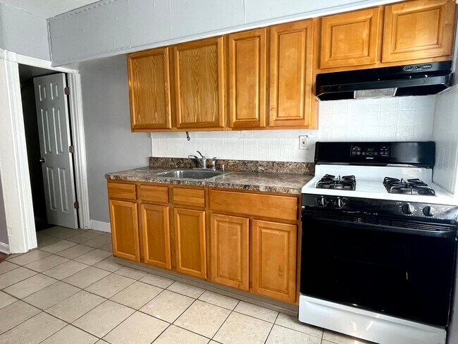 Foto del edificio - 5753 N Beechwood St