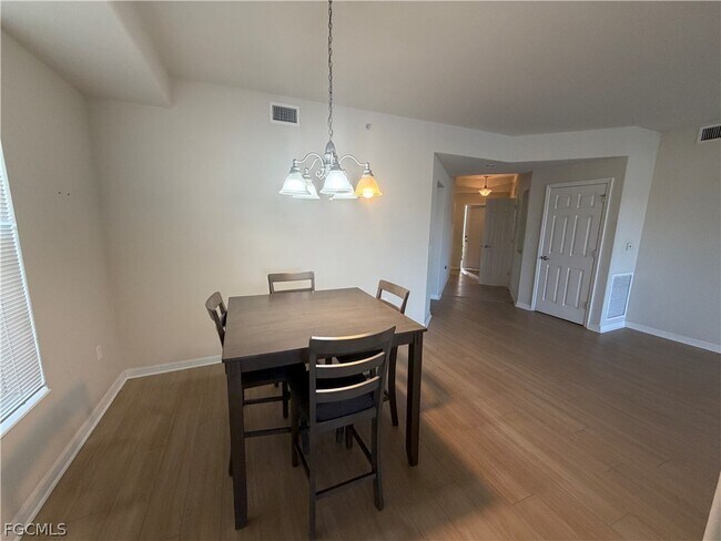 Building Photo - 10339 Whispering Palms Dr