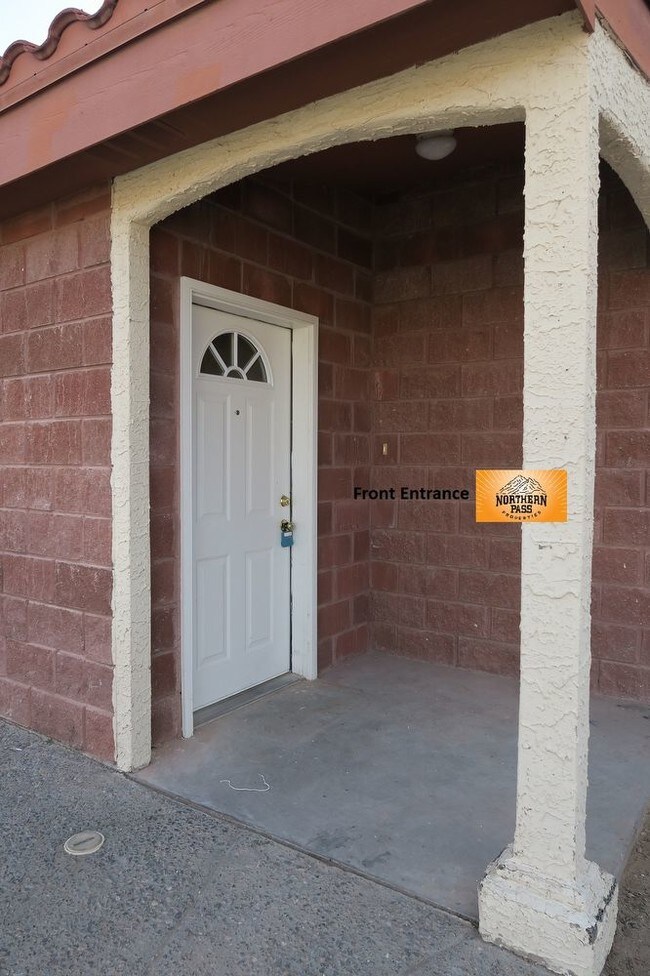 Building Photo - 11026 Oasis Dr