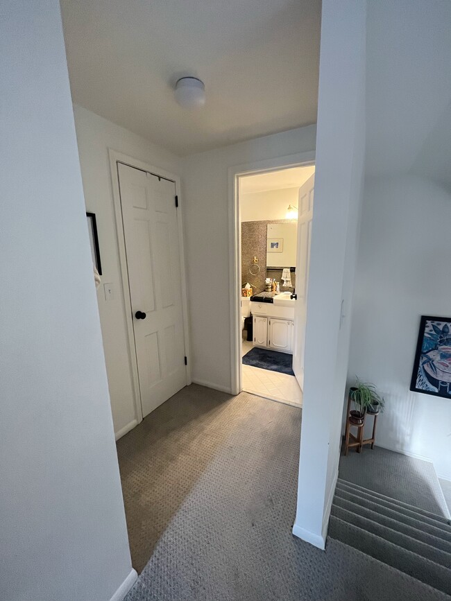 Walk-in Closet - 3623 Glendale Ter