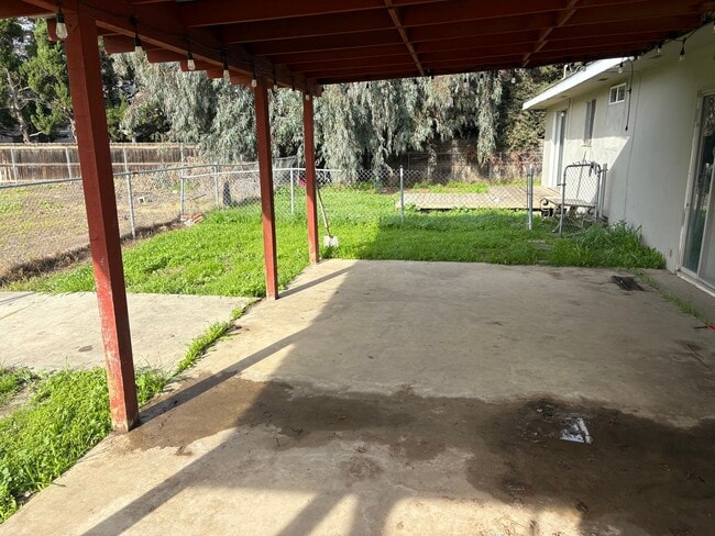 Building Photo - 801 N Akers St